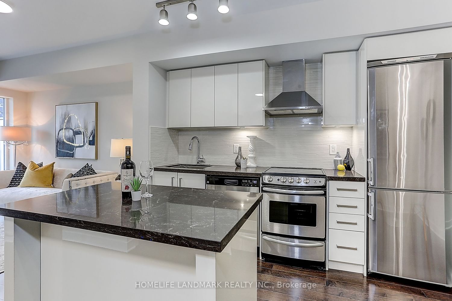 Listing Image 9