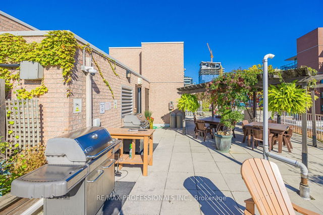 409 - 330 Adelaide Street