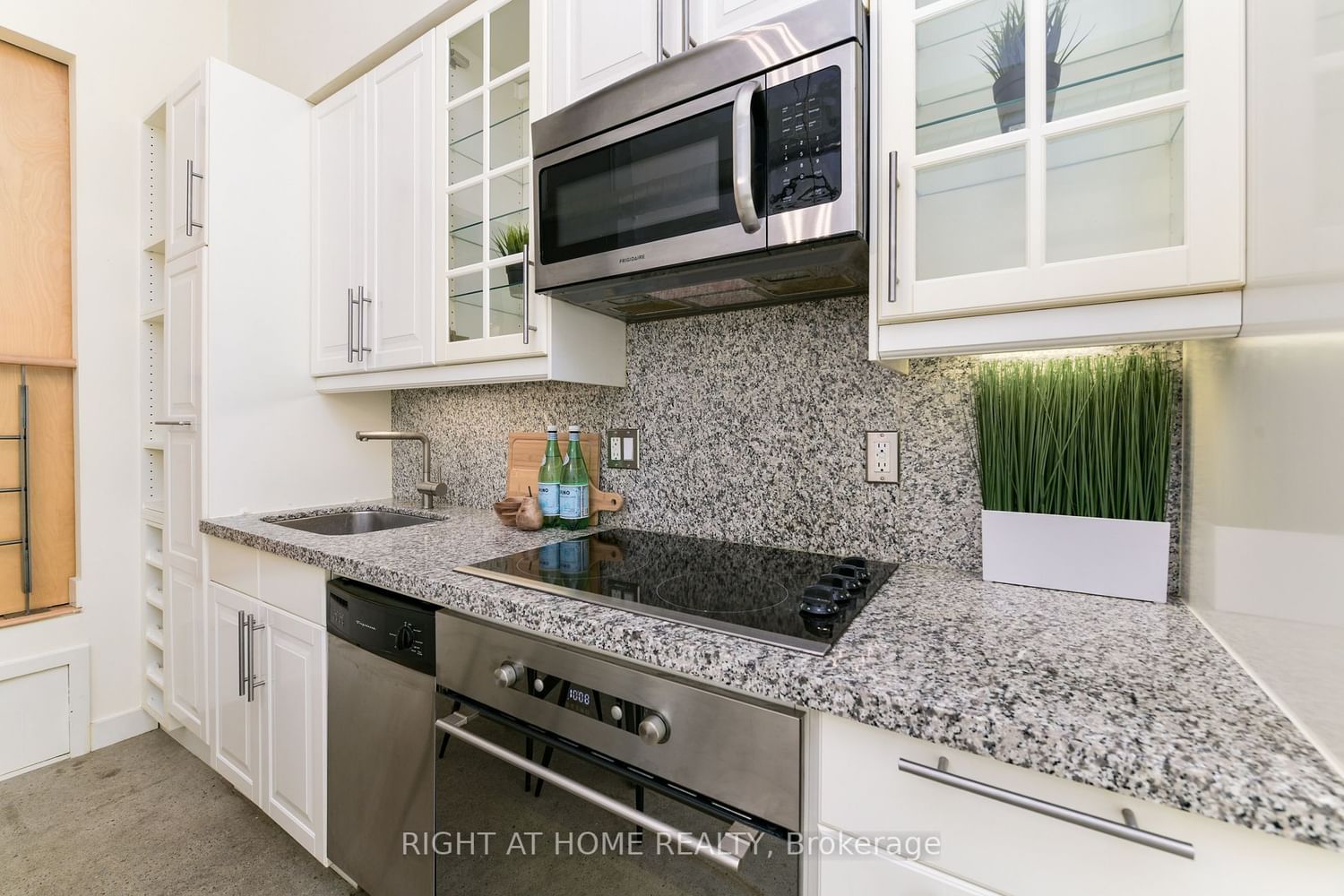 Listing Image 9