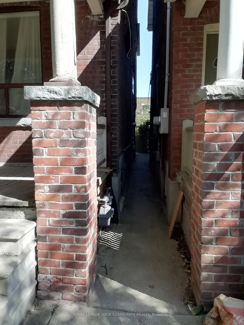 Bsmt - 761 Markham St, Toronto, M6G 2M4 | Image 3