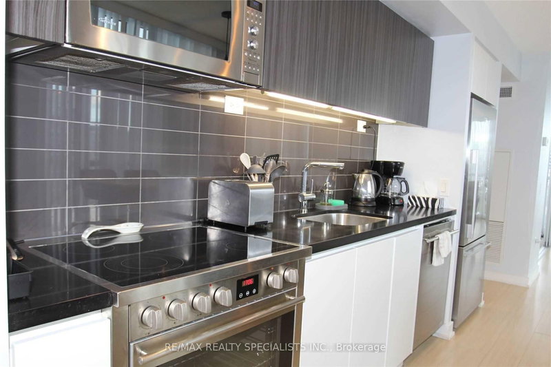 707 - 75 Queens Wharf Rd, Toronto, M5V 0J8 | Image 2