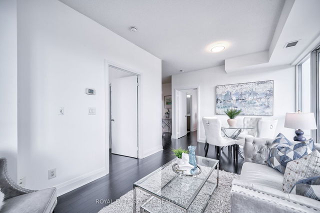 705 - 17 Kenaston Gardens