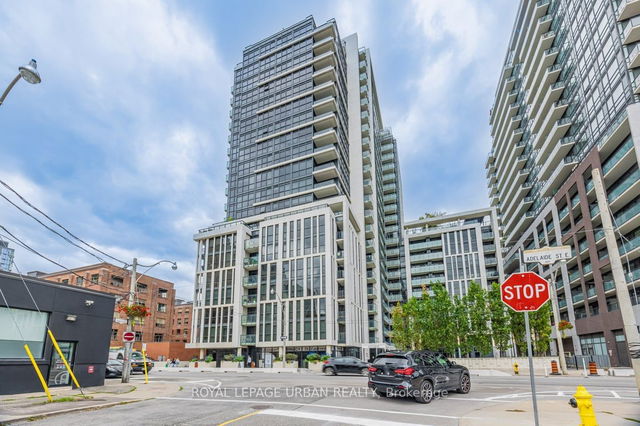 1522 - 400 Adelaide Street
