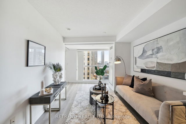 1004 - 386 Yonge Street