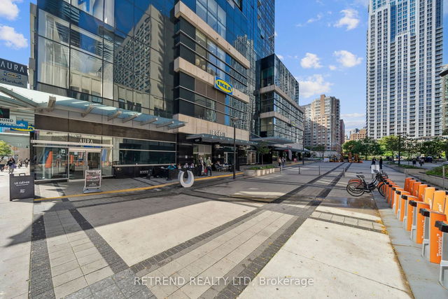 1004 - 386 Yonge Street