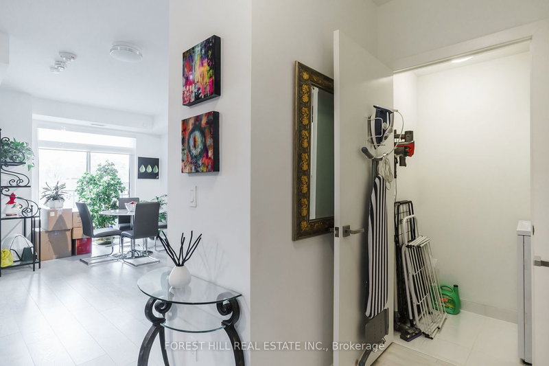 411 - 223 St Clair Ave W, Toronto, M4V 1R3 | Image 3