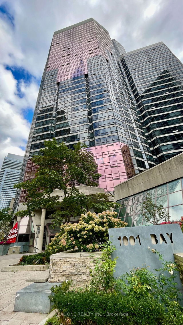 2517 - 1001 Bay Street