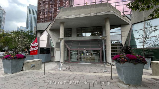 2517 - 1001 Bay Street