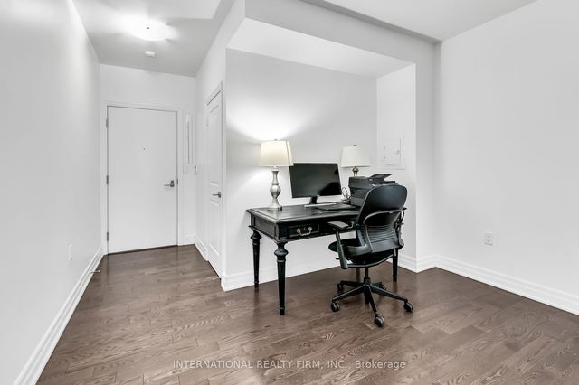 2302 - 8 The Esplanade Avenue