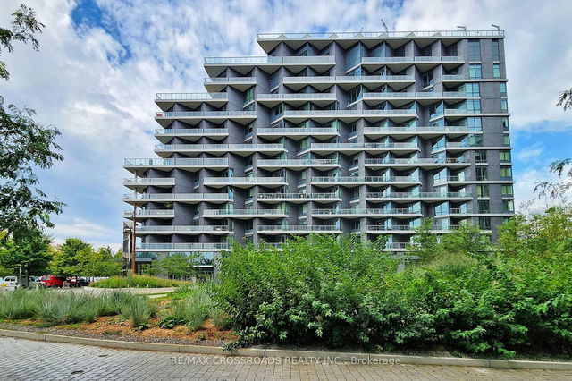 913 - 1 Edgewater Drive