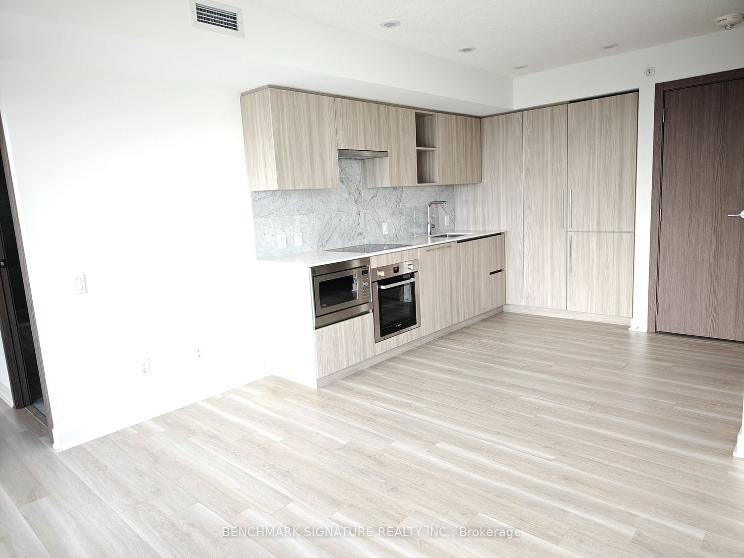 Listing Image 0