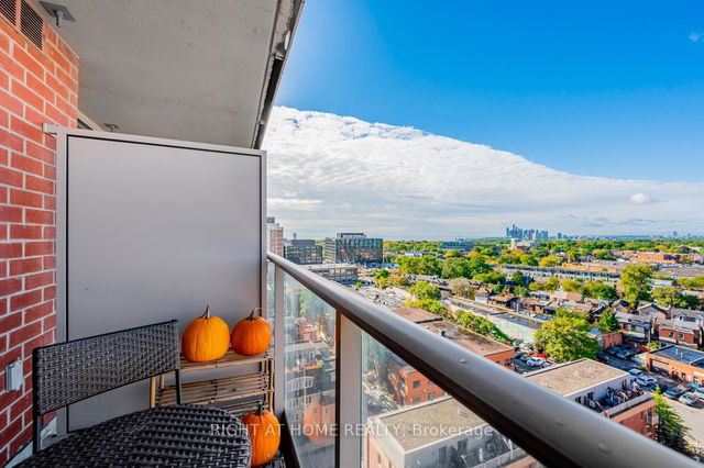 1410 - 1369 Bloor Street