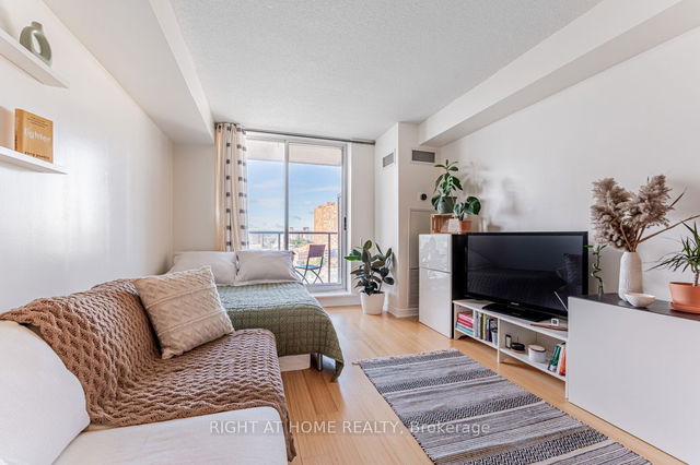 1410 - 1369 Bloor Street