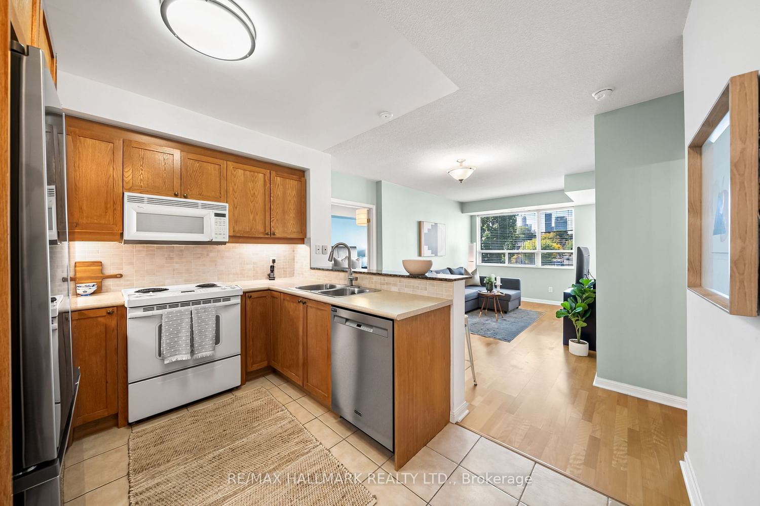 Listing Image 3
