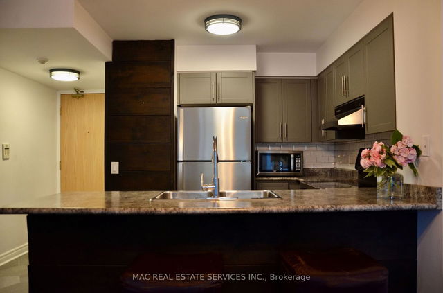 303 - 18 Parkview Avenue