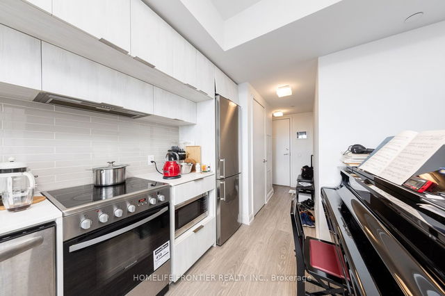 4008 - 181 Dundas Street