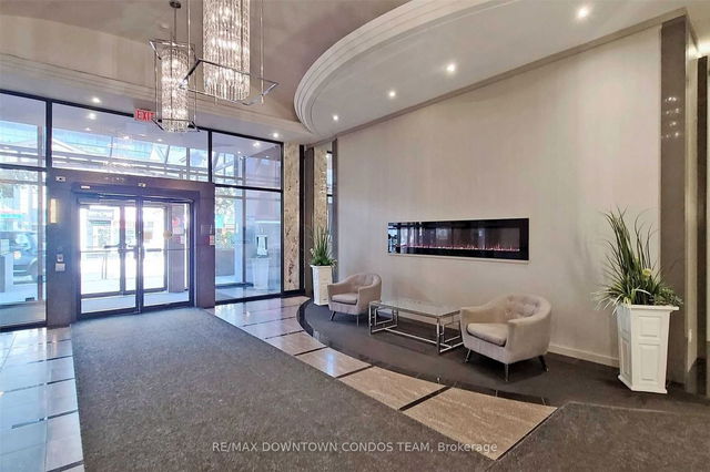 806 - 555 Yonge Street
