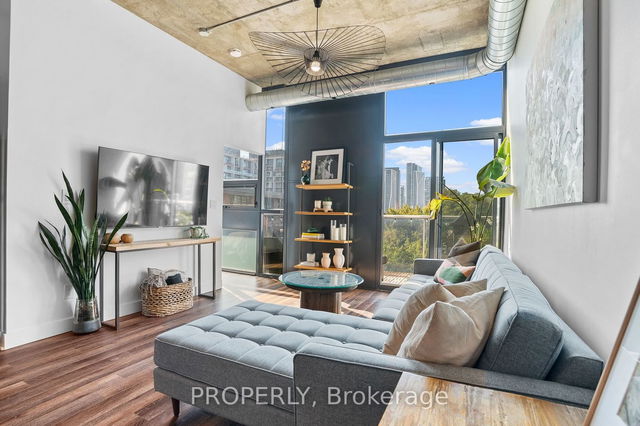 501 - 60 Bathurst Street