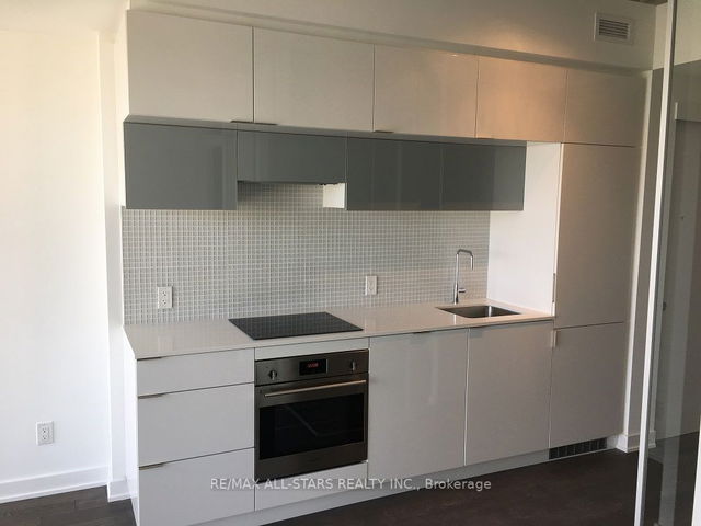 907 - 185 Roehampton Avenue