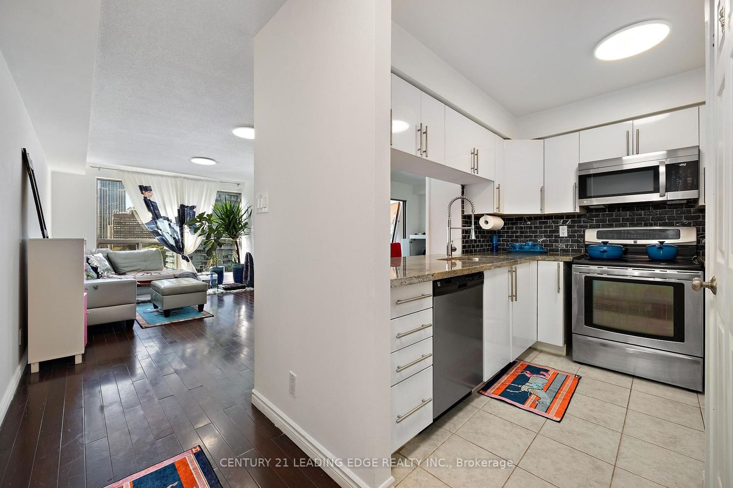 Listing Image 5