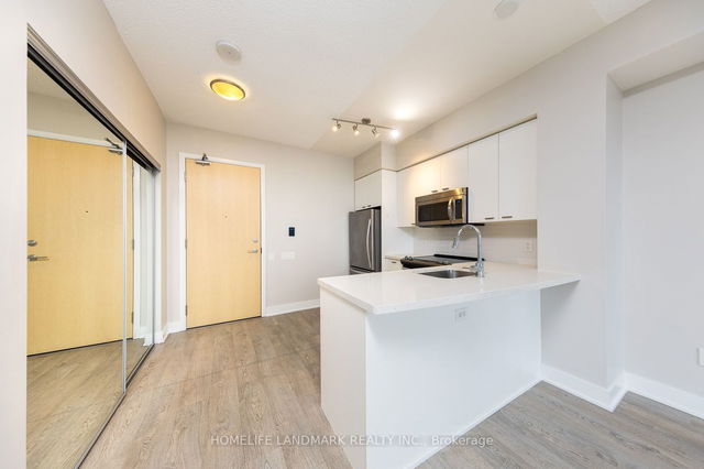 1409 - 30 Roehampton Avenue