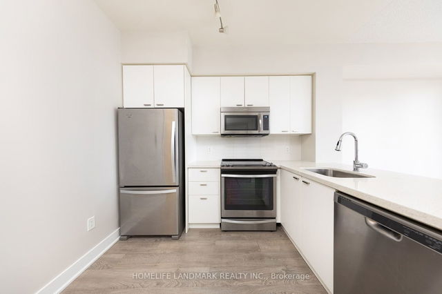 1409 - 30 Roehampton Avenue