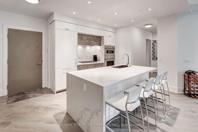 212 - 1 Edgewater Drive