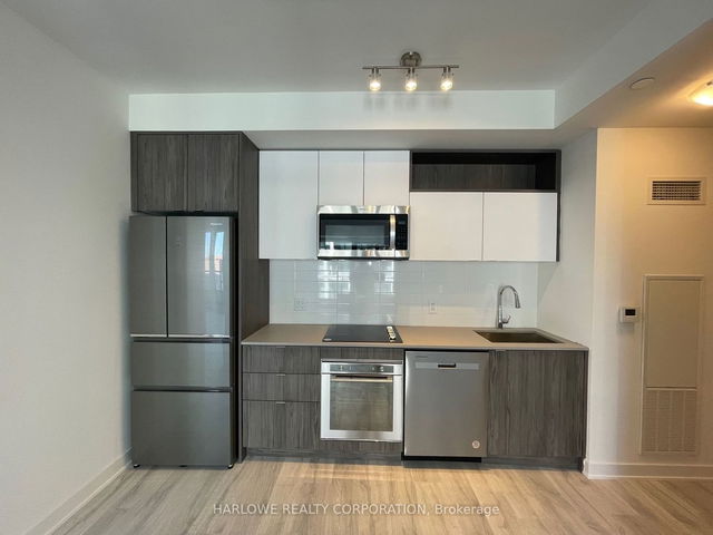 848 SW - 121 Lower Sherbourne Street