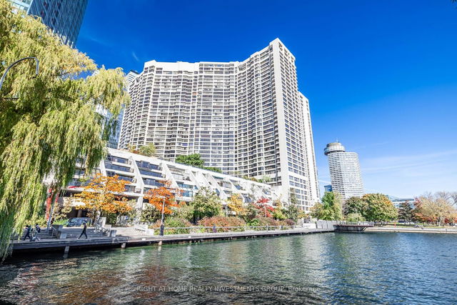 1910 - 65 Harbour Square