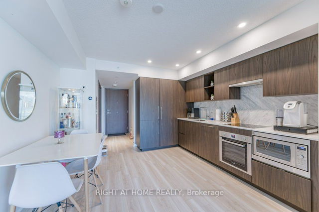 1112 - 17 Bathurst Street