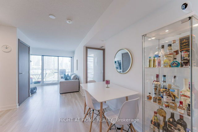1112 - 17 Bathurst Street