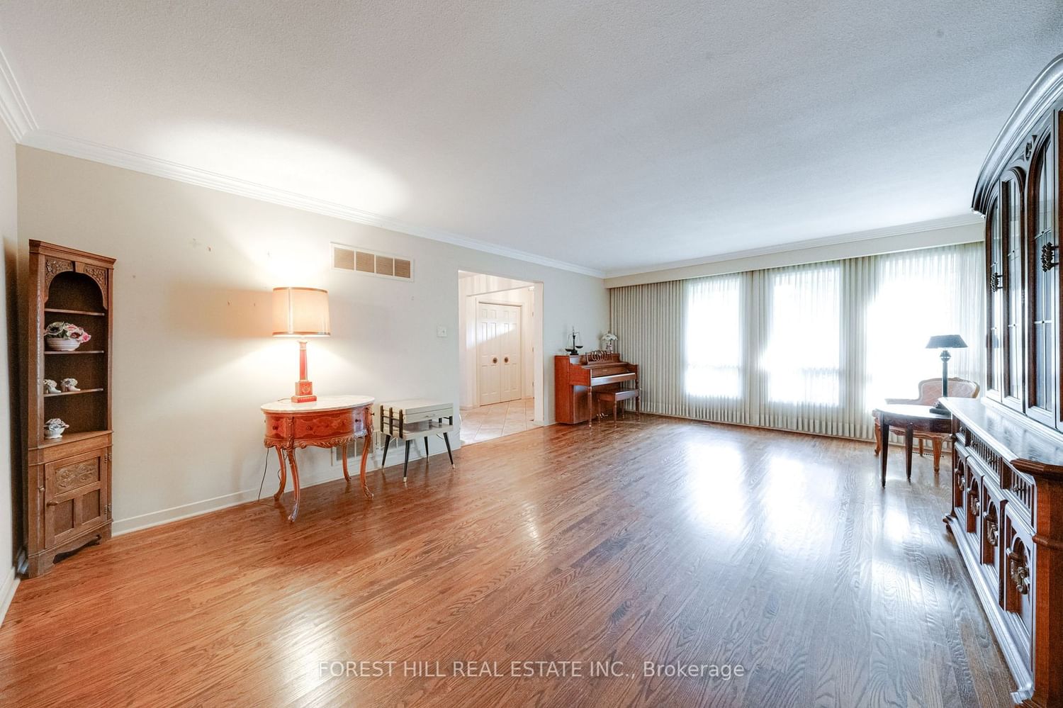 Listing Image 6