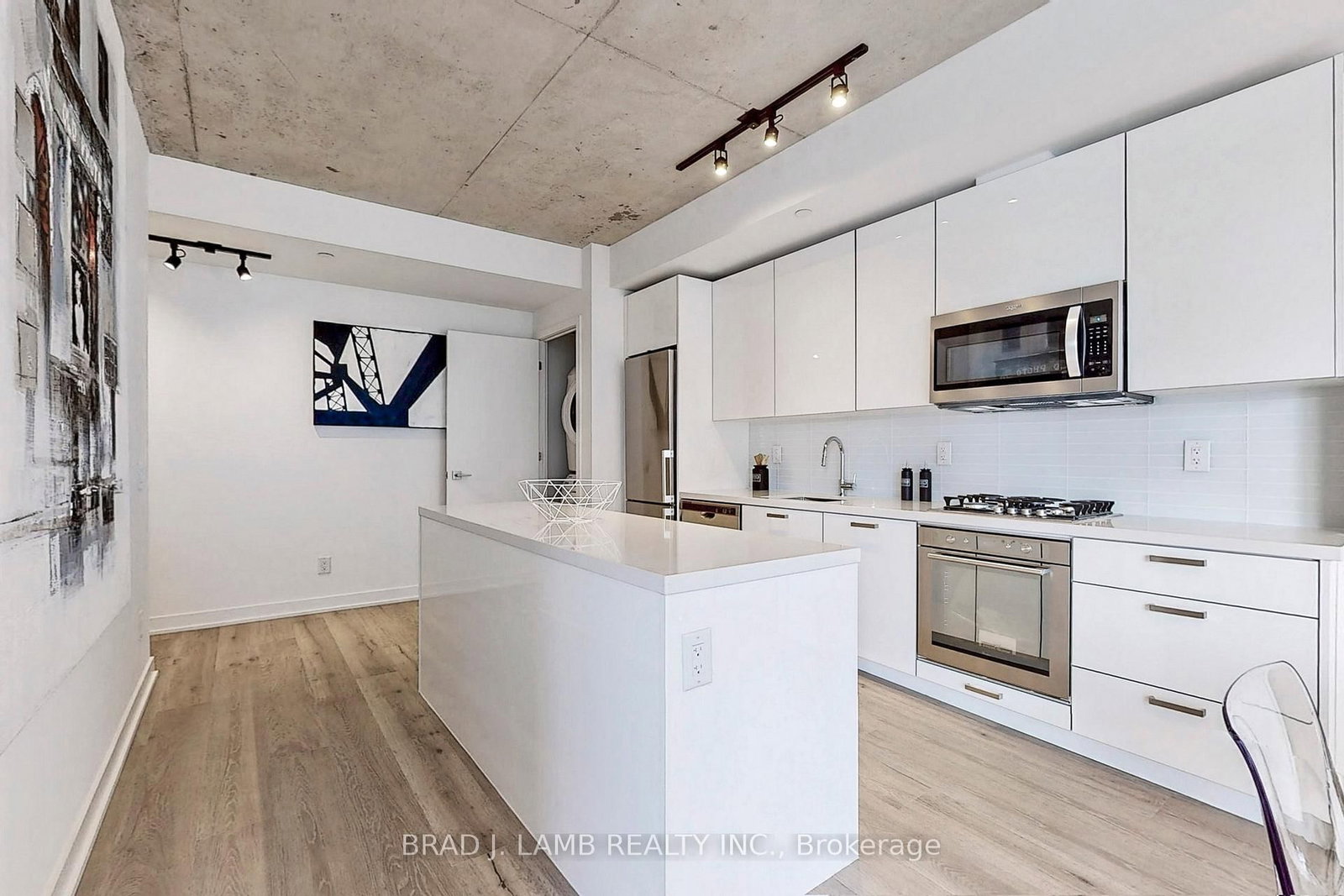 Listing Image 10