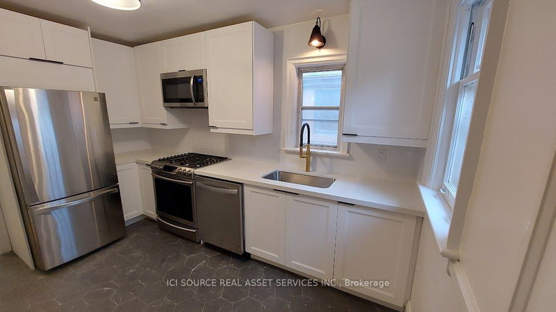 130 Glengarry Ave, Toronto, M5M 1E2 | Image 3