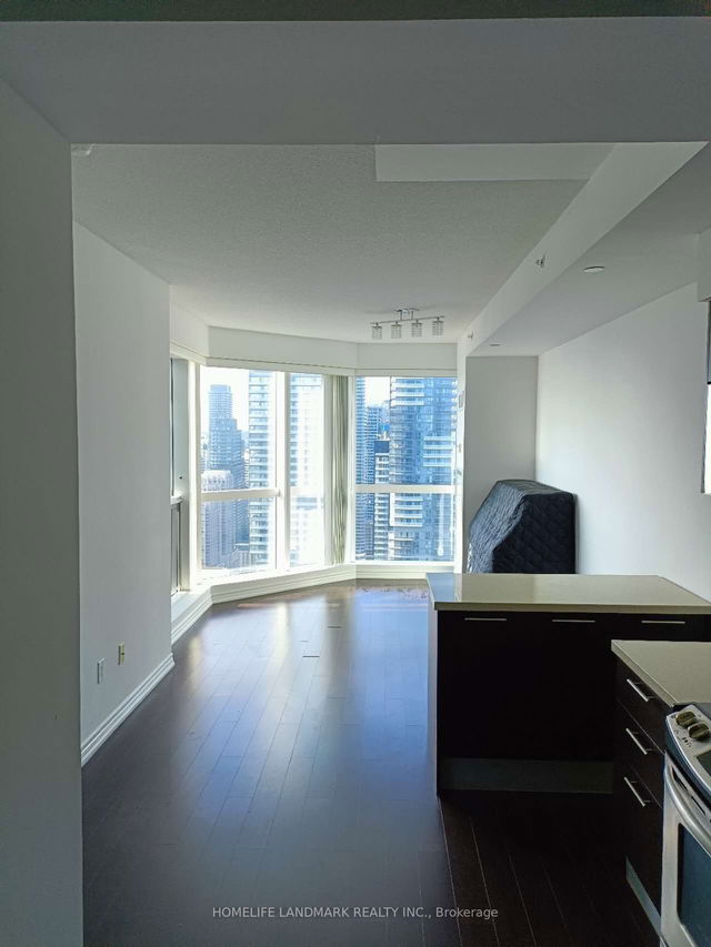 4616 - 386 Yonge Street