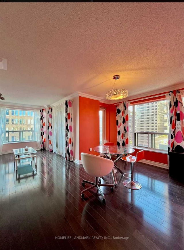 1206 - 889 Bay Street