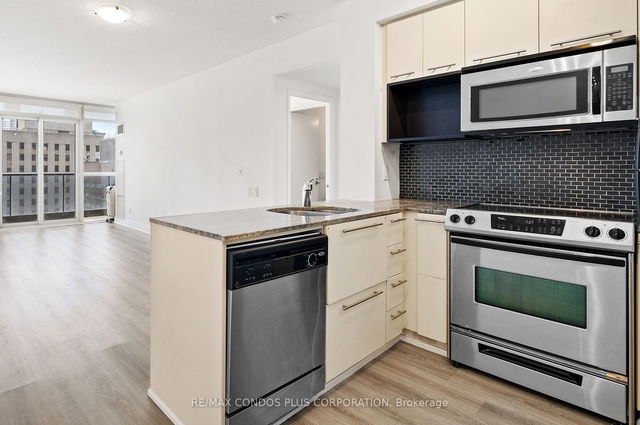 2010 - 21 Carlton Street