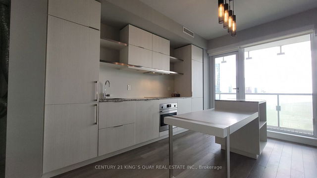 2511 - 197 Yonge Street