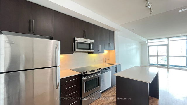 1605 - 1171 Queen Street