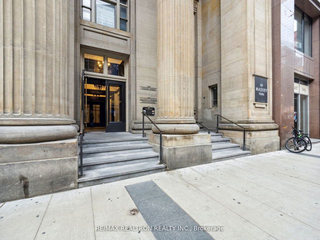 1409 - 197 Yonge Street