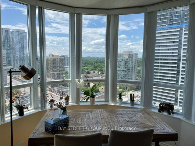 1627 - 15 Northtown Way