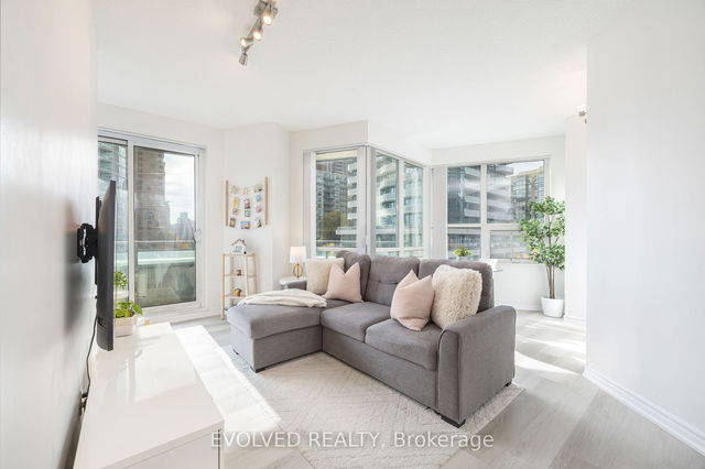 305 - 18 Holmes Avenue