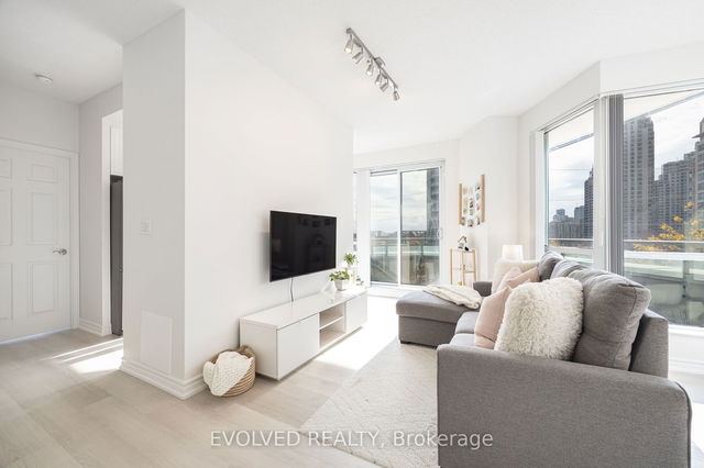 305 - 18 Holmes Avenue