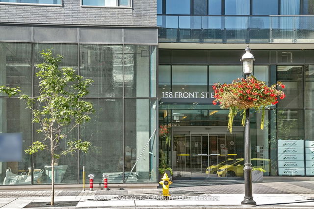 410 - 158 Front Street