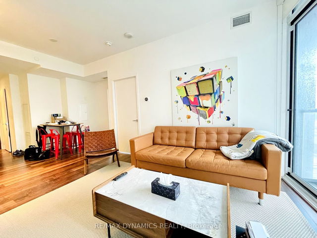 911 - 90 Queens Wharf Road