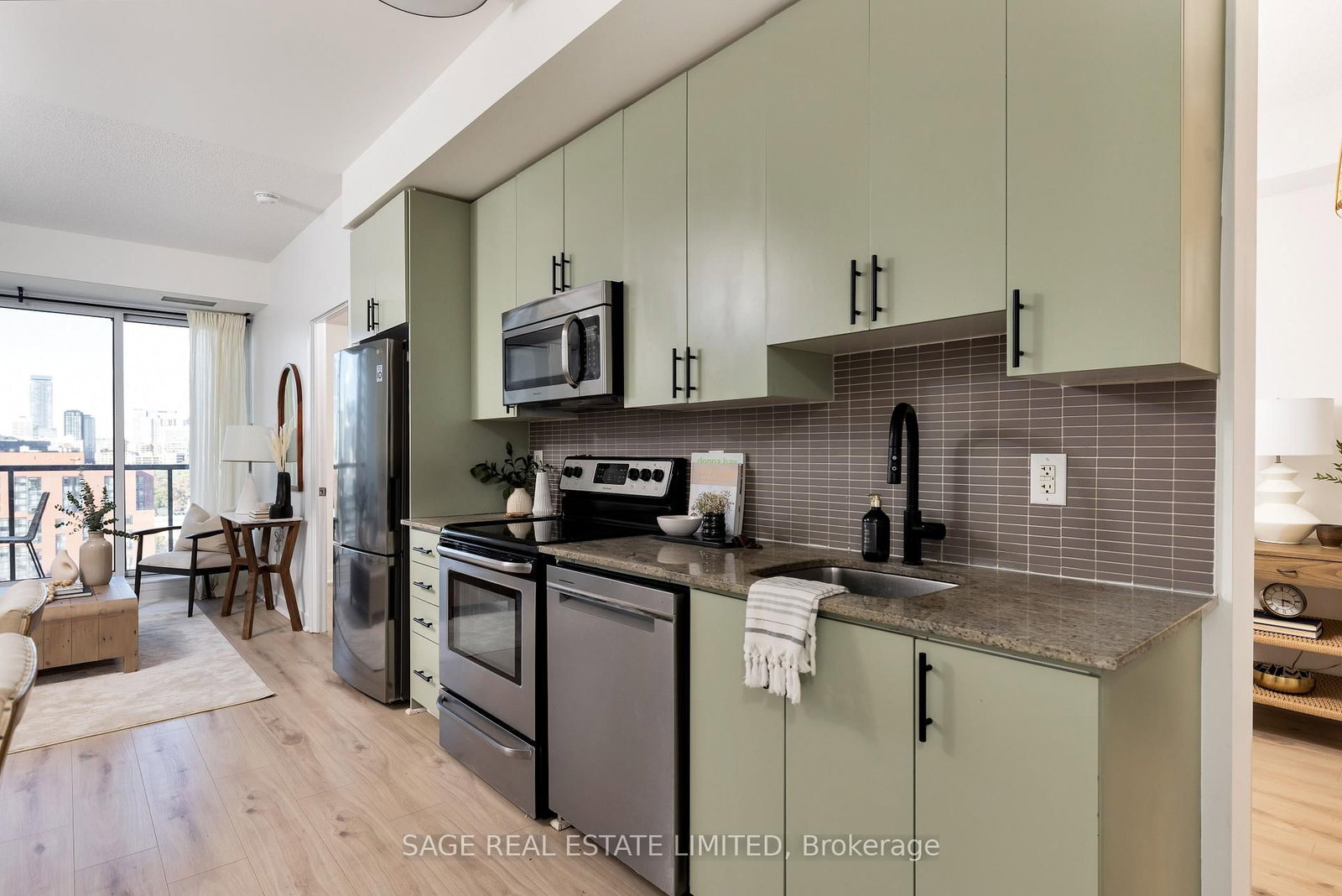 Listing Image 4