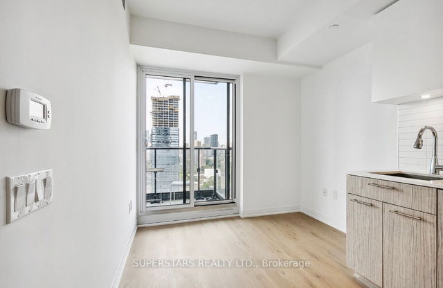 2712 - 251 Jarvis Street