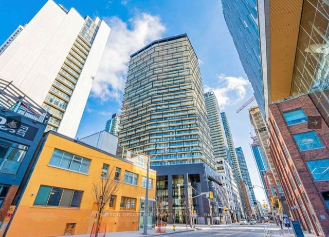 2004 - 125 Peter Street