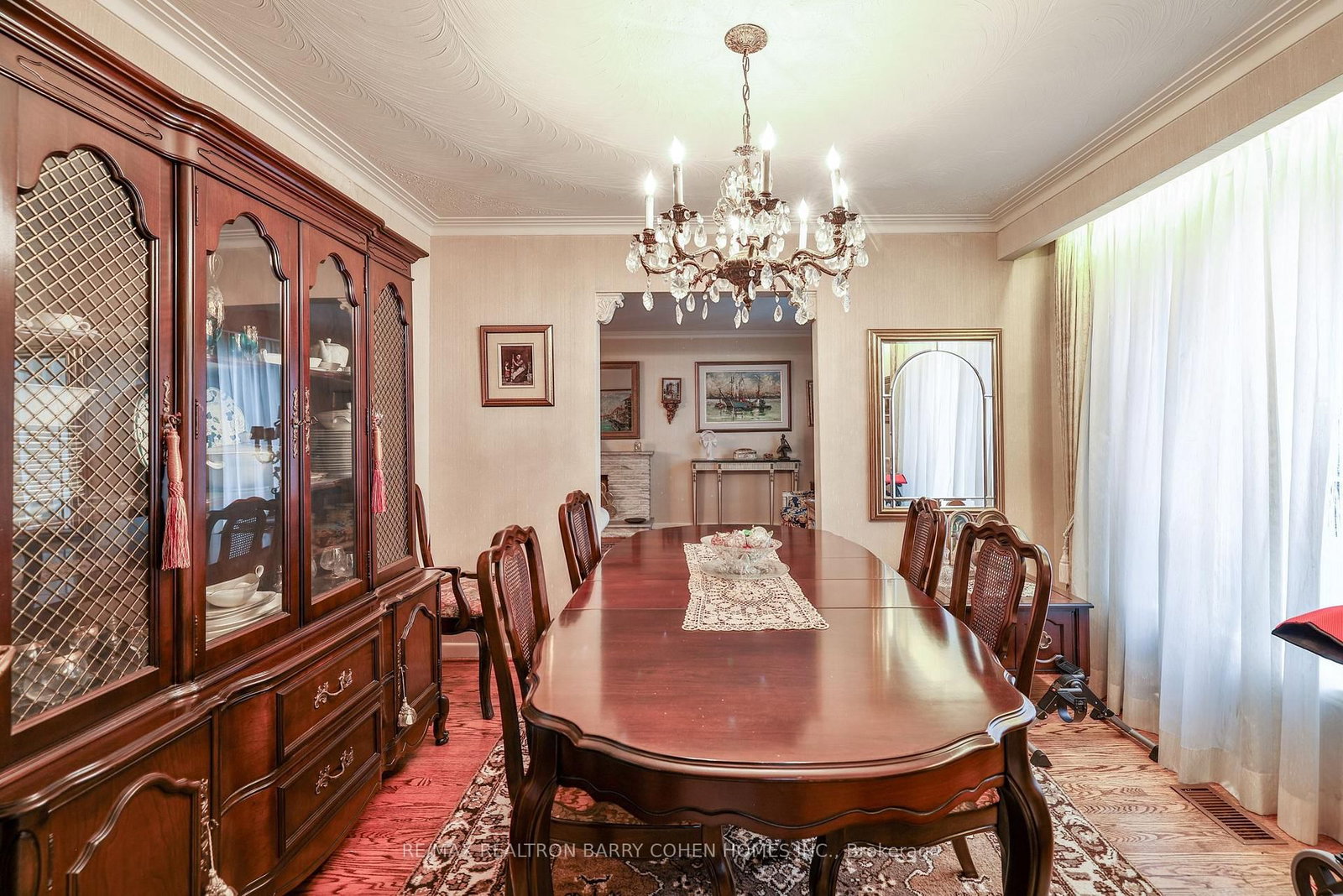 Listing Image 4