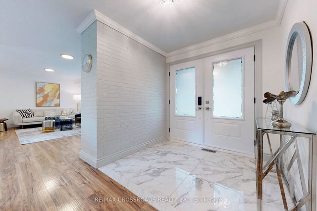 47 Lacewood Crescent